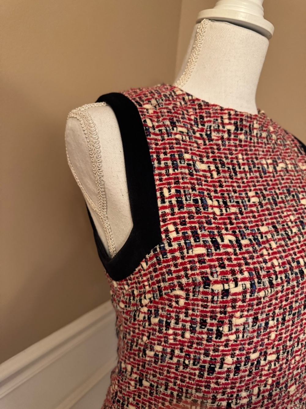 Vintage Sleeveless Pink Tweed Mini Dress with Black Accent Pockets - Picture 4 of 8